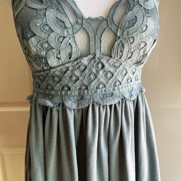 Zenana Tank 1X Lace Detail Vneck Blue Babydoll Style Flowy Feminine - Picture 4 of 14